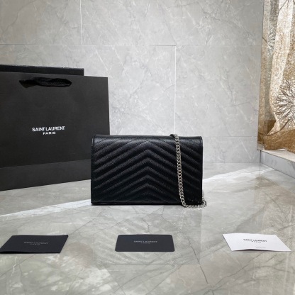 サンローラン「Saint Laurent」‌ MONOGRAM キャビアレザー エンンベロープバッグ‌