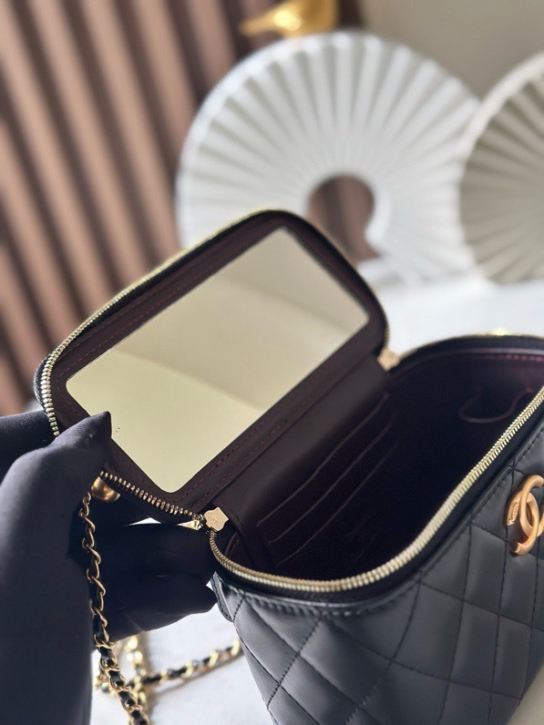 シャネル「Chanel」24C ダブルゴールドボール チェーン ボックスバッグ ブラック＆ゴールド