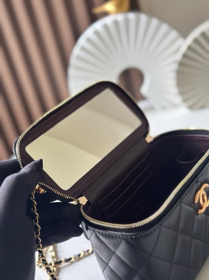 シャネル「Chanel」24C ダブルゴールドボール チェーン ボックスバッグ ブラック＆ゴールド