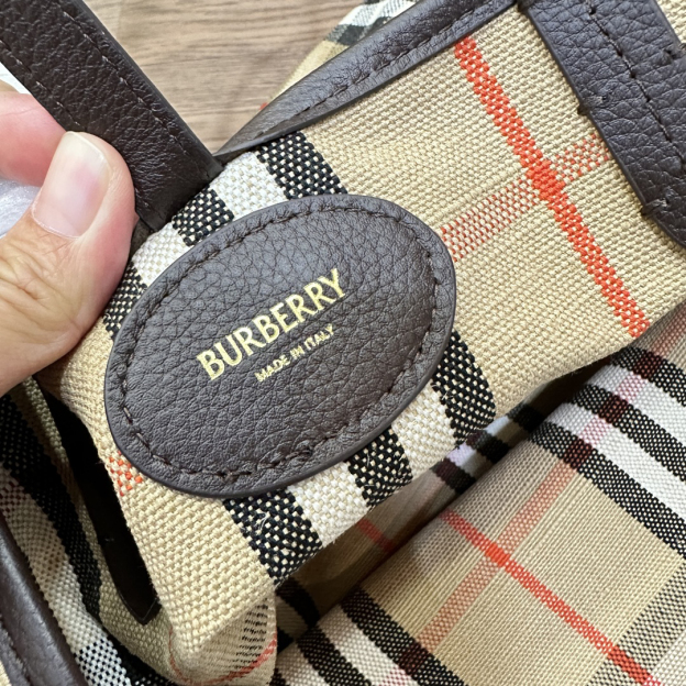 バーバリー「Burberry」Haymarketチェック トートバッグ（大容量ショッピングバッグ）