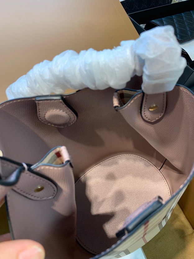 バーバリー「Burberry」TBモノグラム レザー&キャンバス ミニ ウォーターバッグ