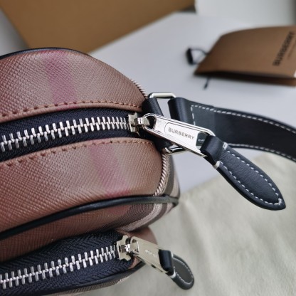 バーバリー「Burberry」チェック柄 スリングバッグ