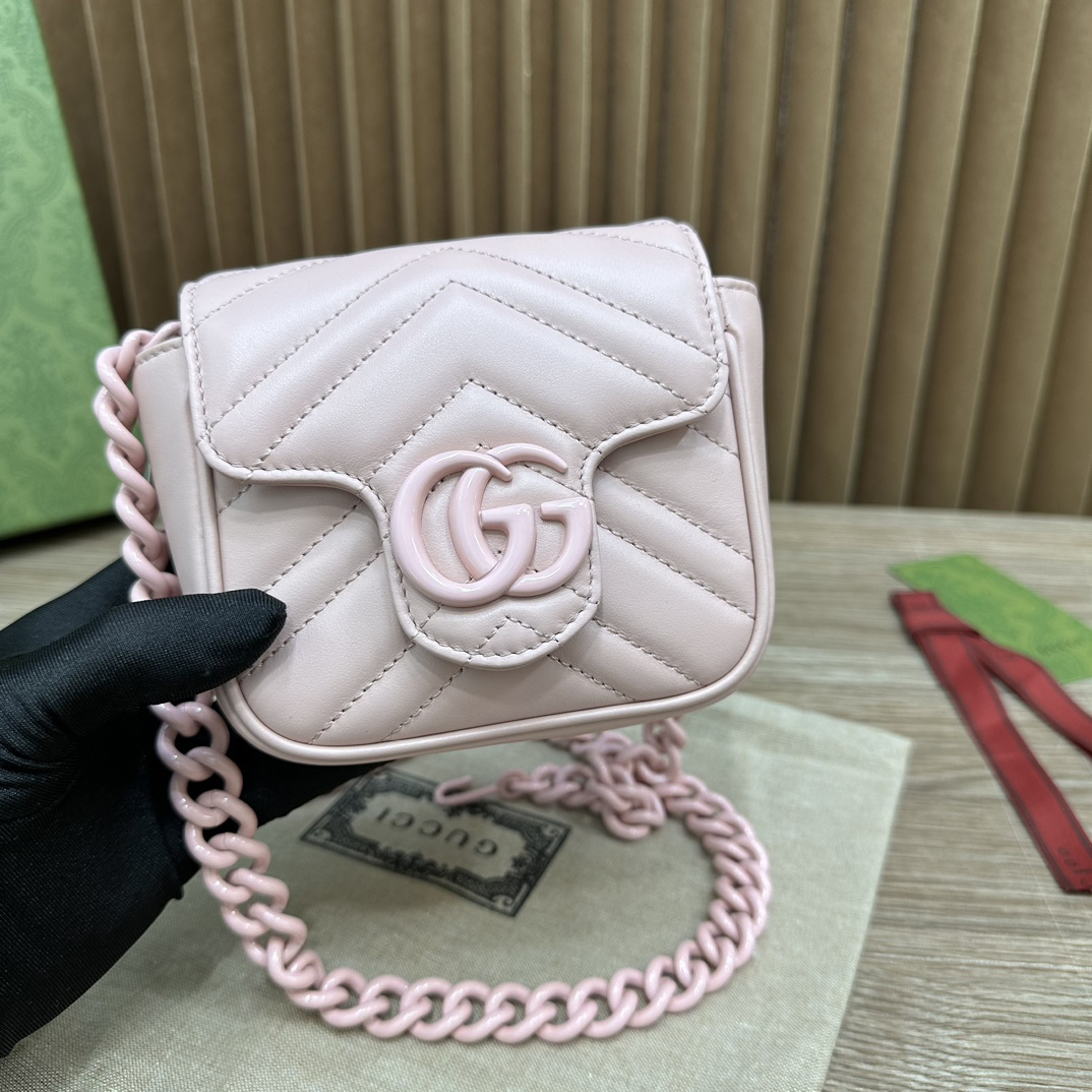 グッチ「Gucci」Vステッチ レザー ウエストバッグ