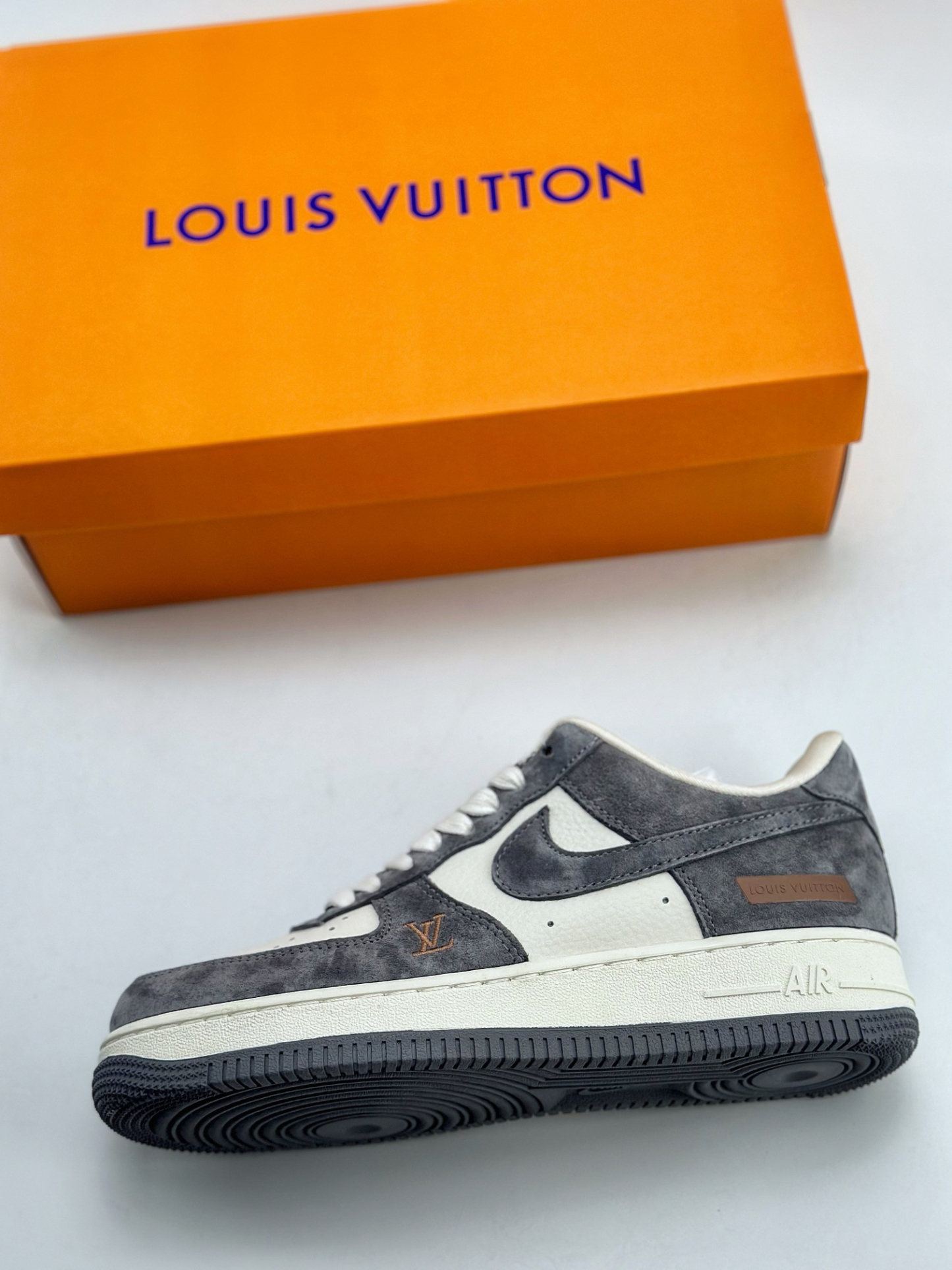 「コラボモデル」Louis Vuitton x Nike Air Force 1 Low スニーカー