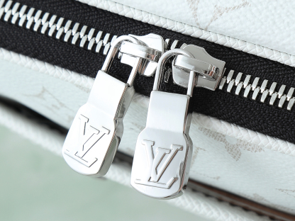 ルイ・ヴィトン「Louis Vuitton」カメラバッグ モノグラム エクリプス