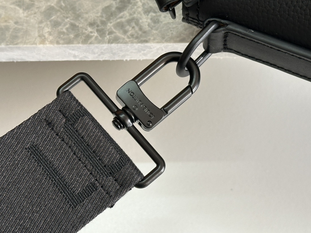 ルイ・ヴィトン「Louis Vuitton」LOCK IT TOTE バッグ