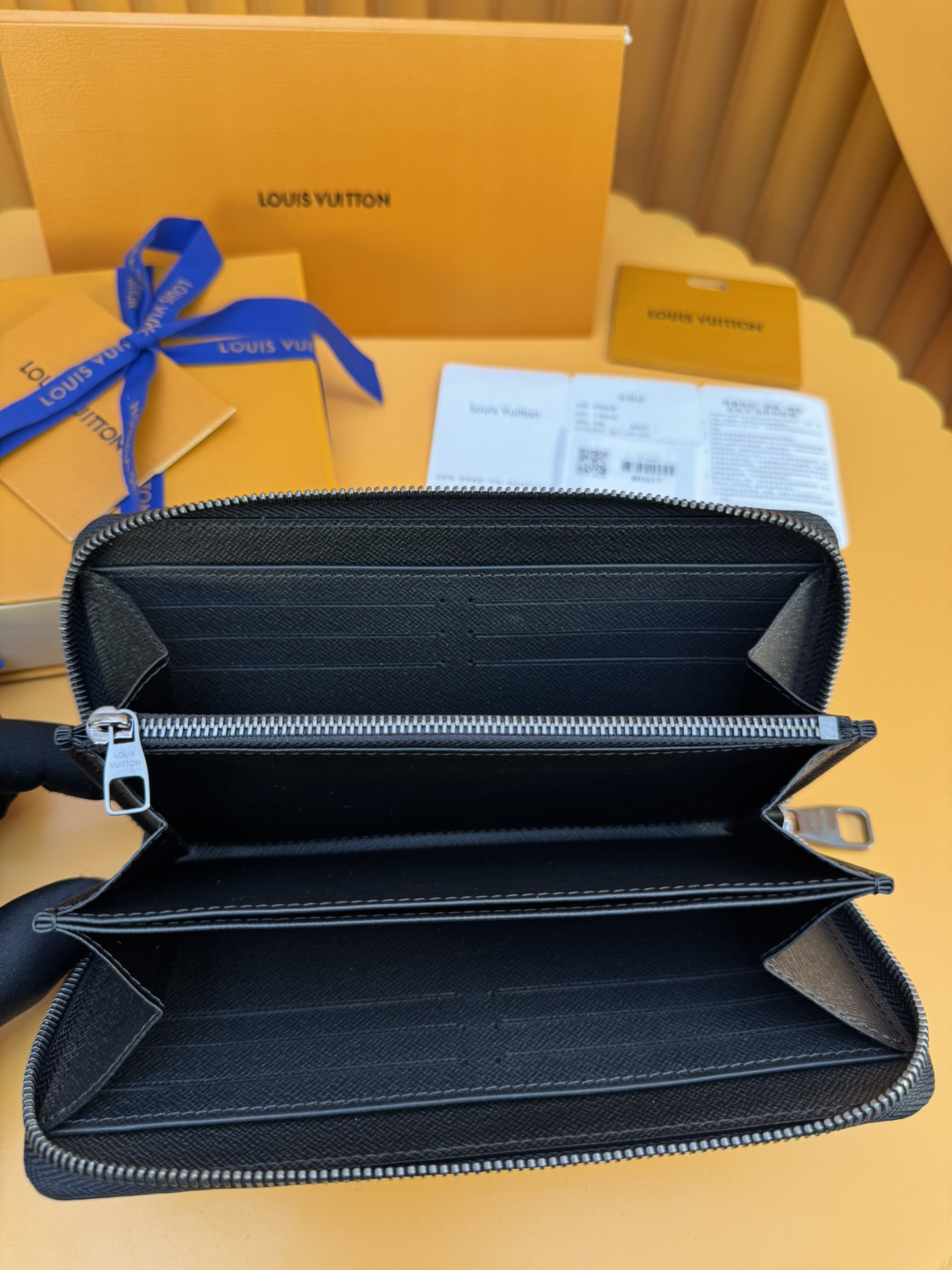 ルイ・ヴィトン「Louis Vuitton」Zippy ラジッパー式長財布