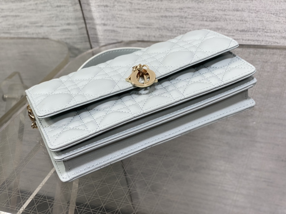 ディオール「Dior」30 MONTAIGNE パールチェーン クラッチバッグ