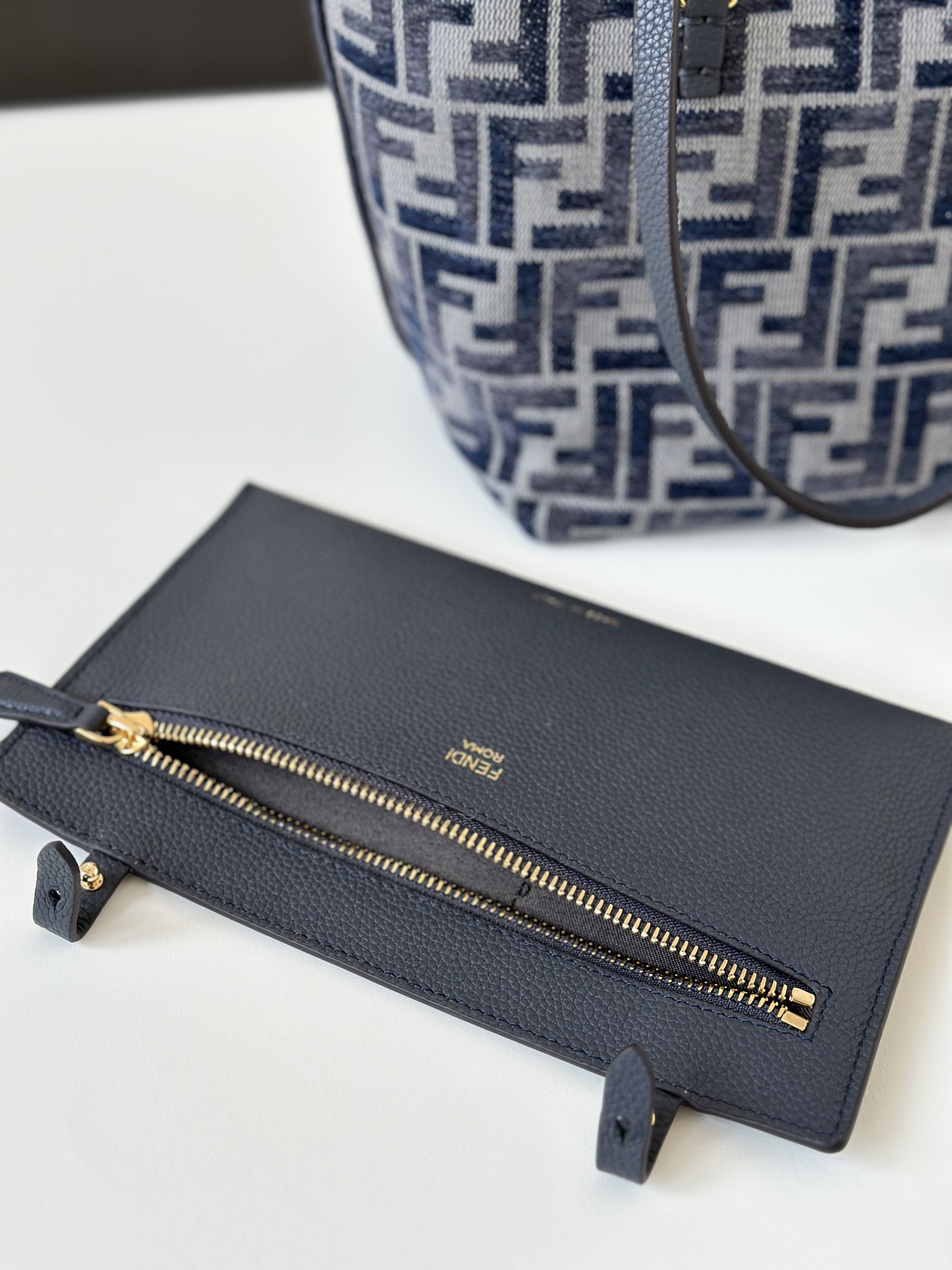 フェンディ「Fendi」2024秋冬コレクション Roll 大号ハンドバッグ