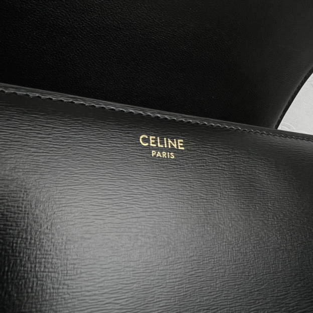 セリーヌ「Celine」トライアンンフェ 中サイズ グレーズドレザー ショルダーバッグ