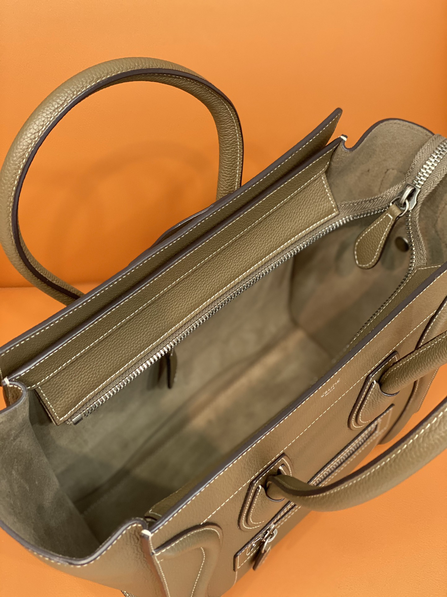 セリーヌ「Celine」ラゲージ マイクロ スムースレザー ショルダーバッグ