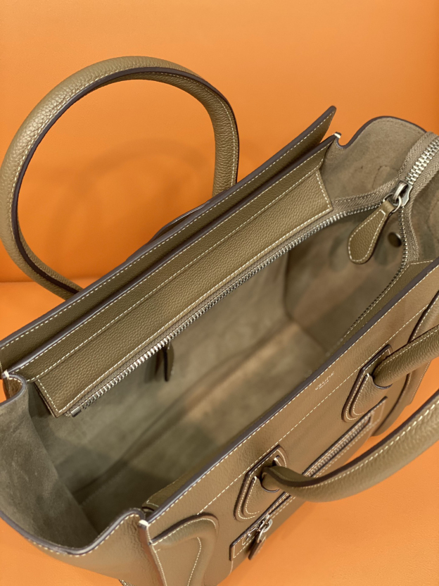 セリーヌ「Celine」ラゲージ マイクロ スムースレザー ショルダーバッグ