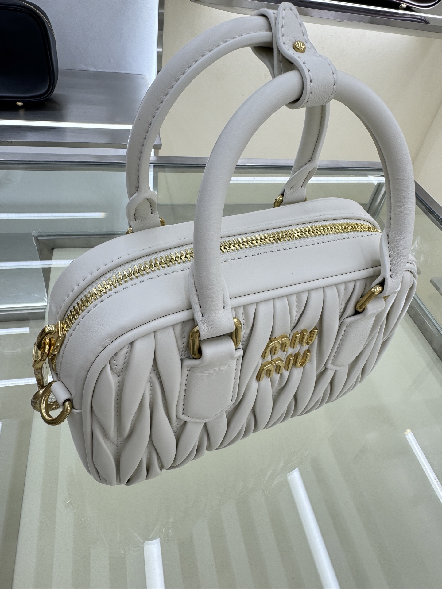 ミュウミュウ「Miu Miu」ボウリング バッグ ラムスキン マトラッセ ステッチ