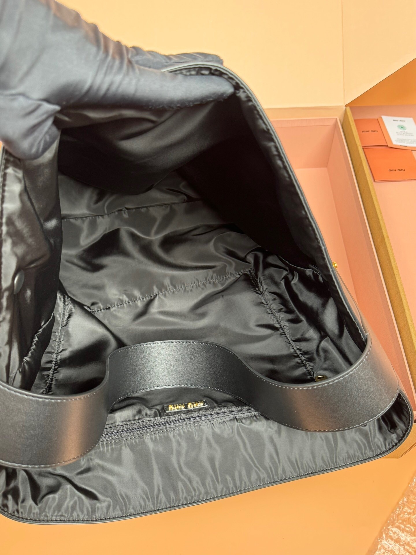 ミュウミュウ「Miu Miu」レトロ ホボ バッグ アンダーアーム ショルダーバッグ