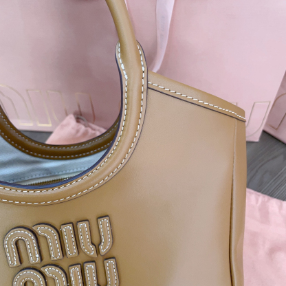 ミュウミュウ「Miu Miu」イセタン限定 トートバッグ スモール レザー