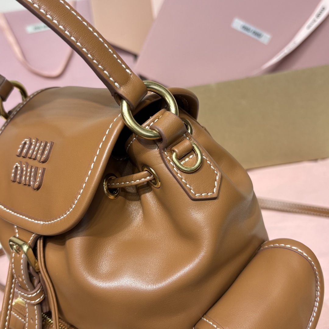 ミュウミュウ「Miu Miu」キャンパス バックパック レザー マルチポケット