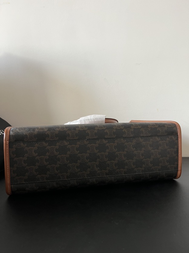セリーヌ「Celine」TRIOMPHE モノグラム レザー トートバッグ