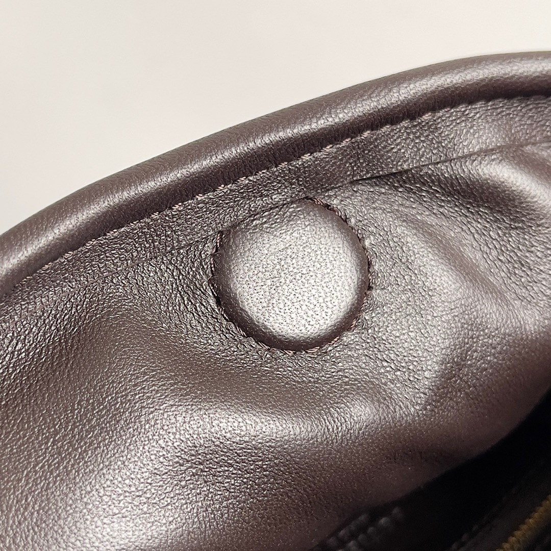 ボッテガ・ヴェネタ「Bottega Veneta」ホップ ショルダーバッグ ラージ レザー