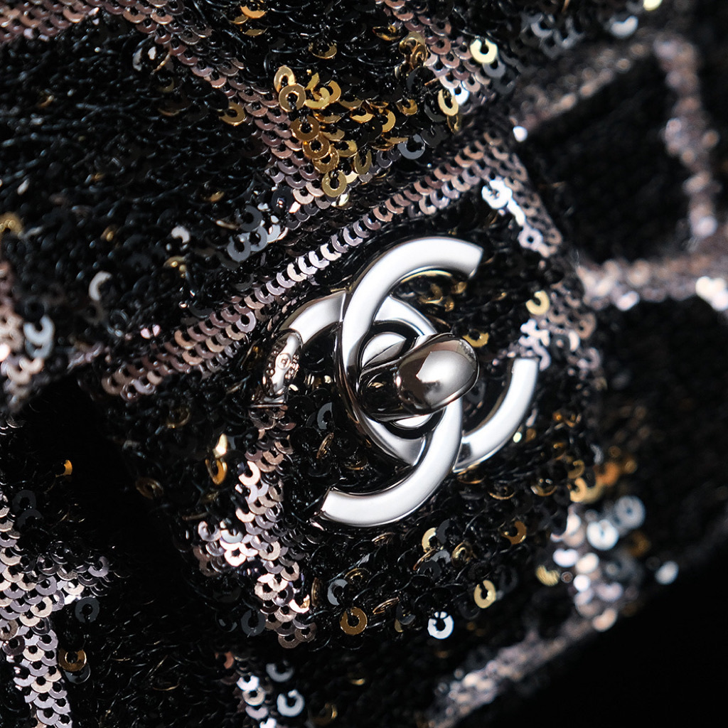 シャネル「Chanel」25P ブレイジングラメ — 爆発的な輝きで魅せる高密度ラメの圧倒的グラマー