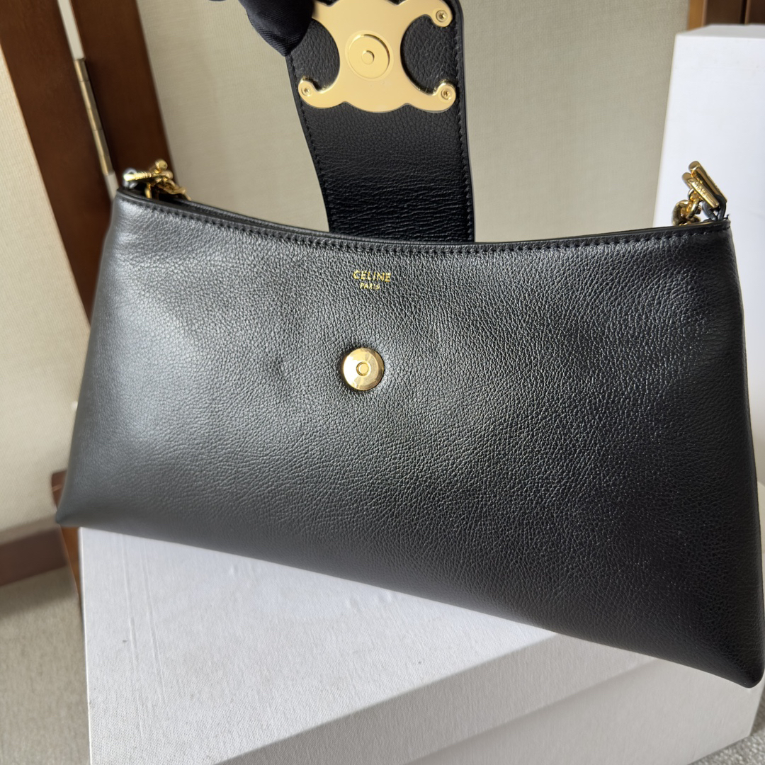 セリーヌ「Celine」TRIOMPHE SOFT WILTERN クラッチバッグ