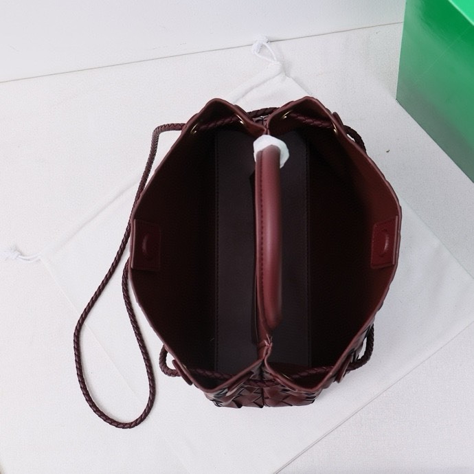 ボッテガ・ヴェネタ「Bottega Veneta」スモール イーストウエスト アンディアモ イントレチャート レザー ショルダーバッグ