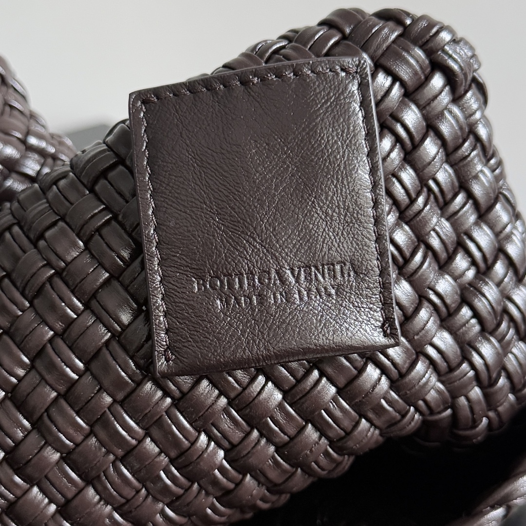 ボッテガ・ヴェネタ「Bottega Veneta」イントレチャート レザー ショルダーバッグ