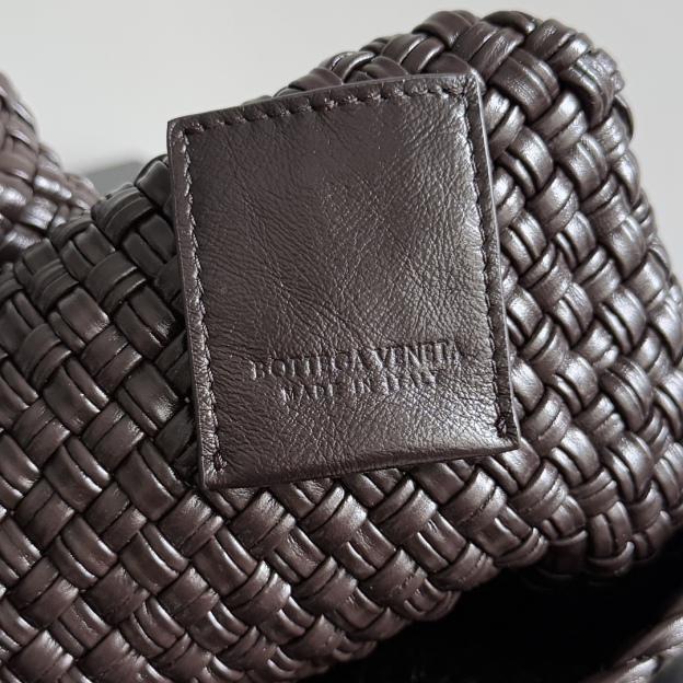 ボッテガ・ヴェネタ「Bottega Veneta」イントレチャート レザー ショルダーバッグ