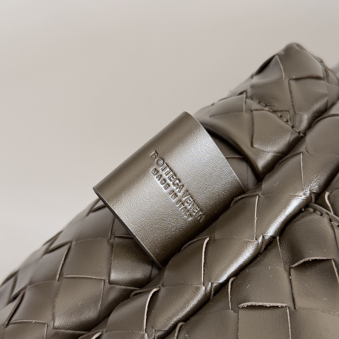 ボッテガ・ヴェネタ「Bottega Veneta」イントレチャート レザー バックパック