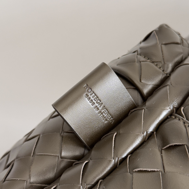 ボッテガ・ヴェネタ「Bottega Veneta」イントレチャート レザー バックパック