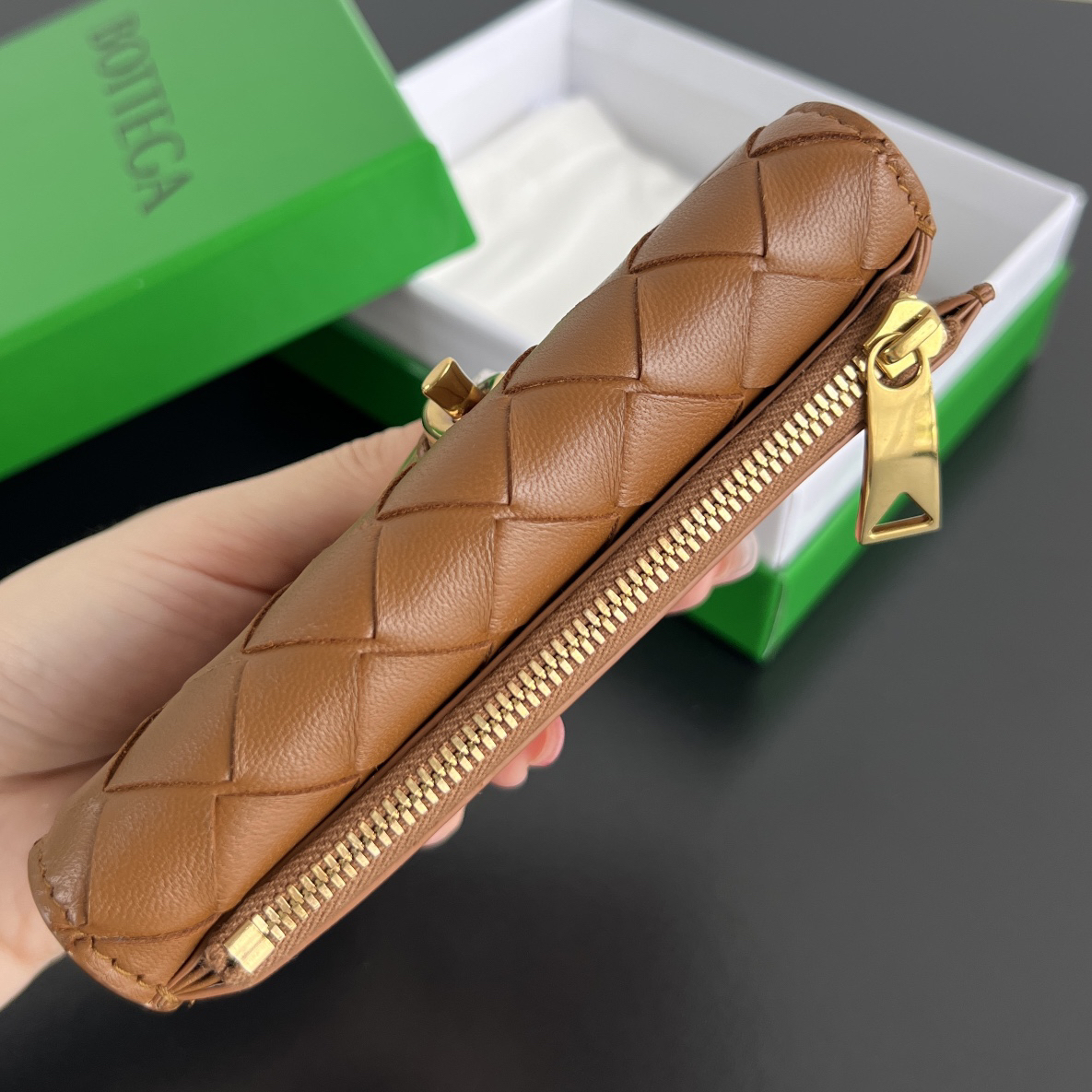 ボッテガ・ヴェネタ「Bottega Veneta」イントレチャート ジップアラウンド カードケース