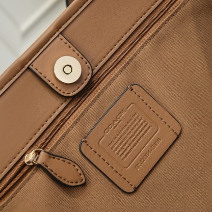 コーチ「Coach」ラージトートバッグ