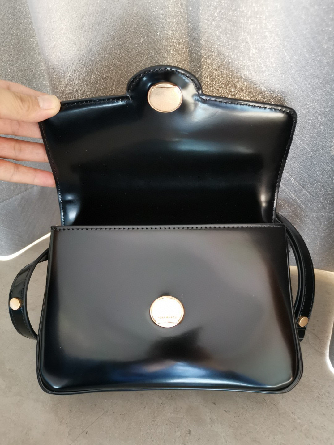 トリー バーチ「Tory Burch」ROBINSON 漆皮两用ショルダーバッグ