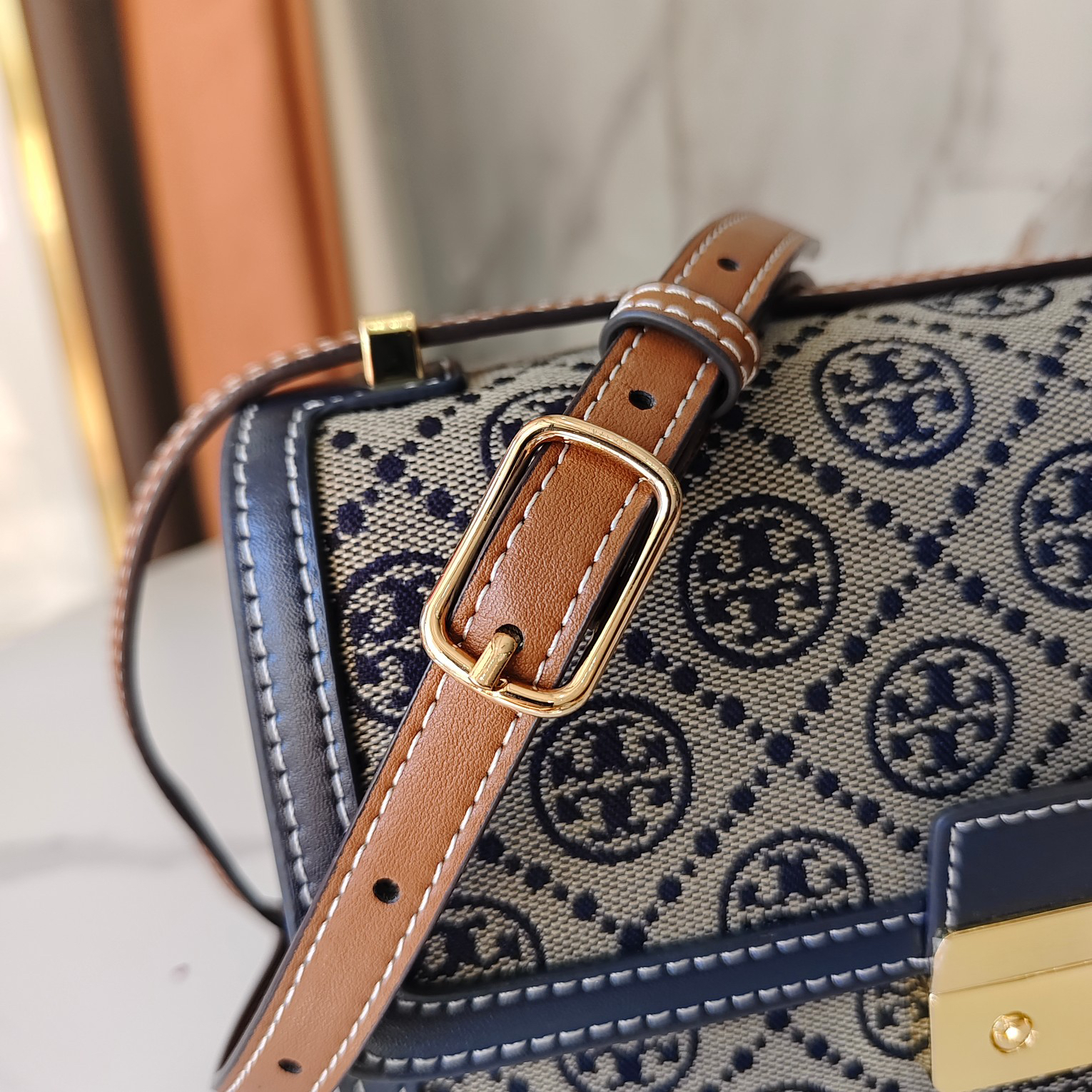 トリー バーチ「Tory Burch」 T Monogram ショルダーバッグ