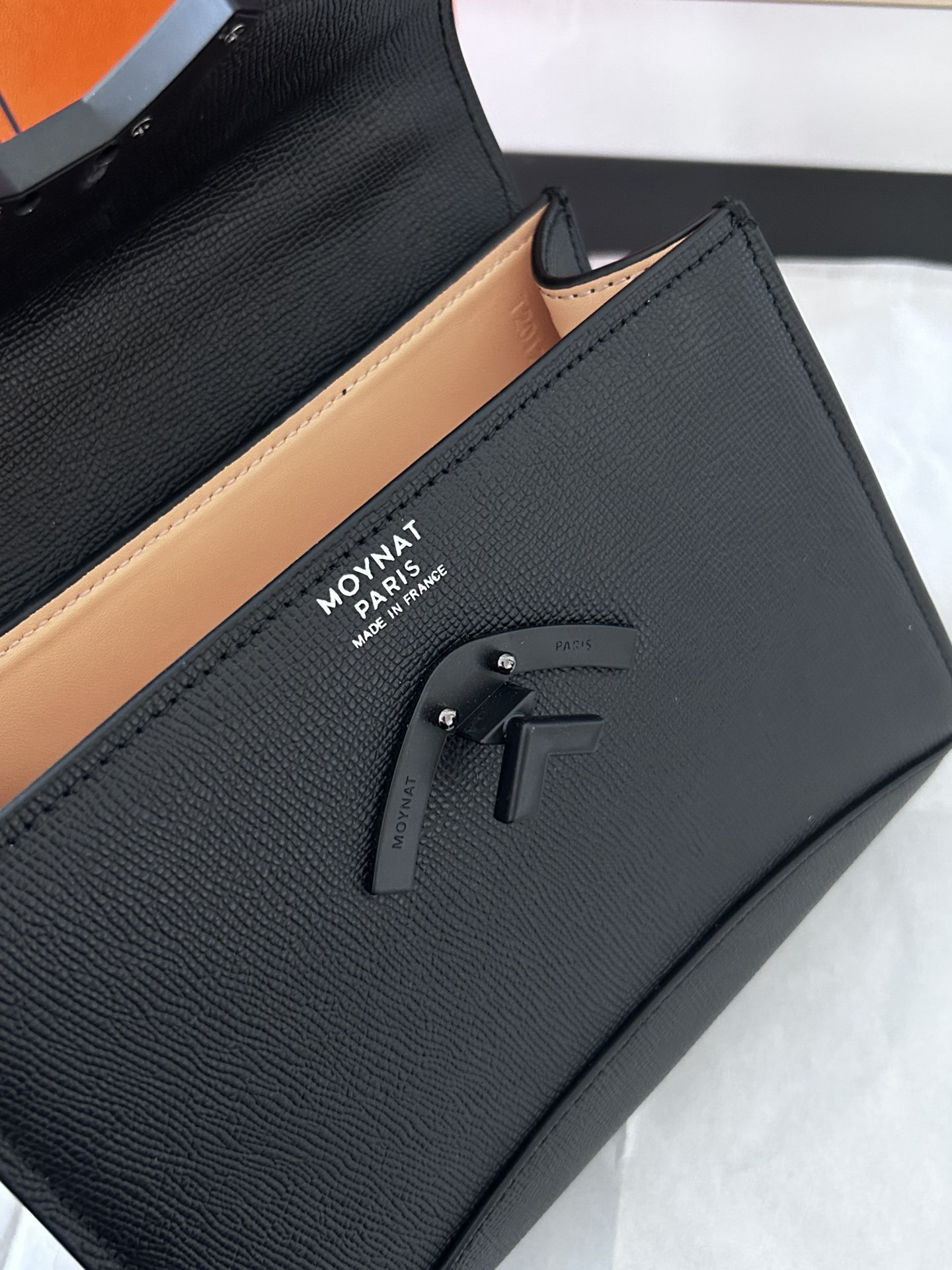 モイナ「Moynat」Gabrielle Mロック ハンドバッグ