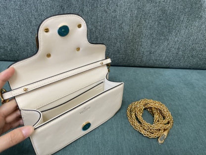 ヴァレンティノ「Valentino」 GARAVANI MINILOC ショルダーバッグ