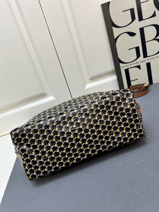 モイナ「Moynat」マルチウェイショルダーバッグ