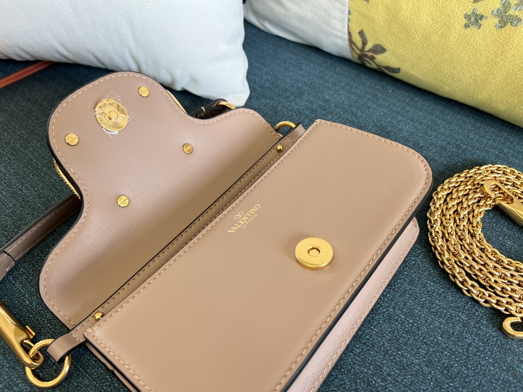 ヴァレンティノ「Valentino」 GARAVANI MINI LOCÒ チェーンバッグ