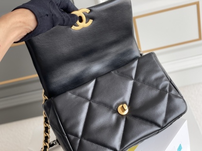 シャネル「Chanel」Classic Shoulder Bag