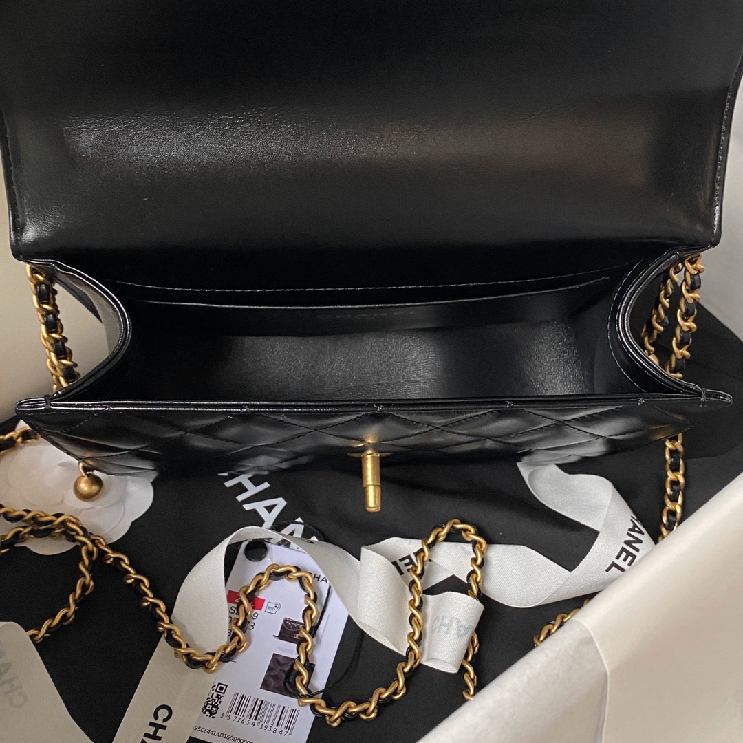 シャネル「Chanel」Double Gold Ball Drawstring Mini Bag