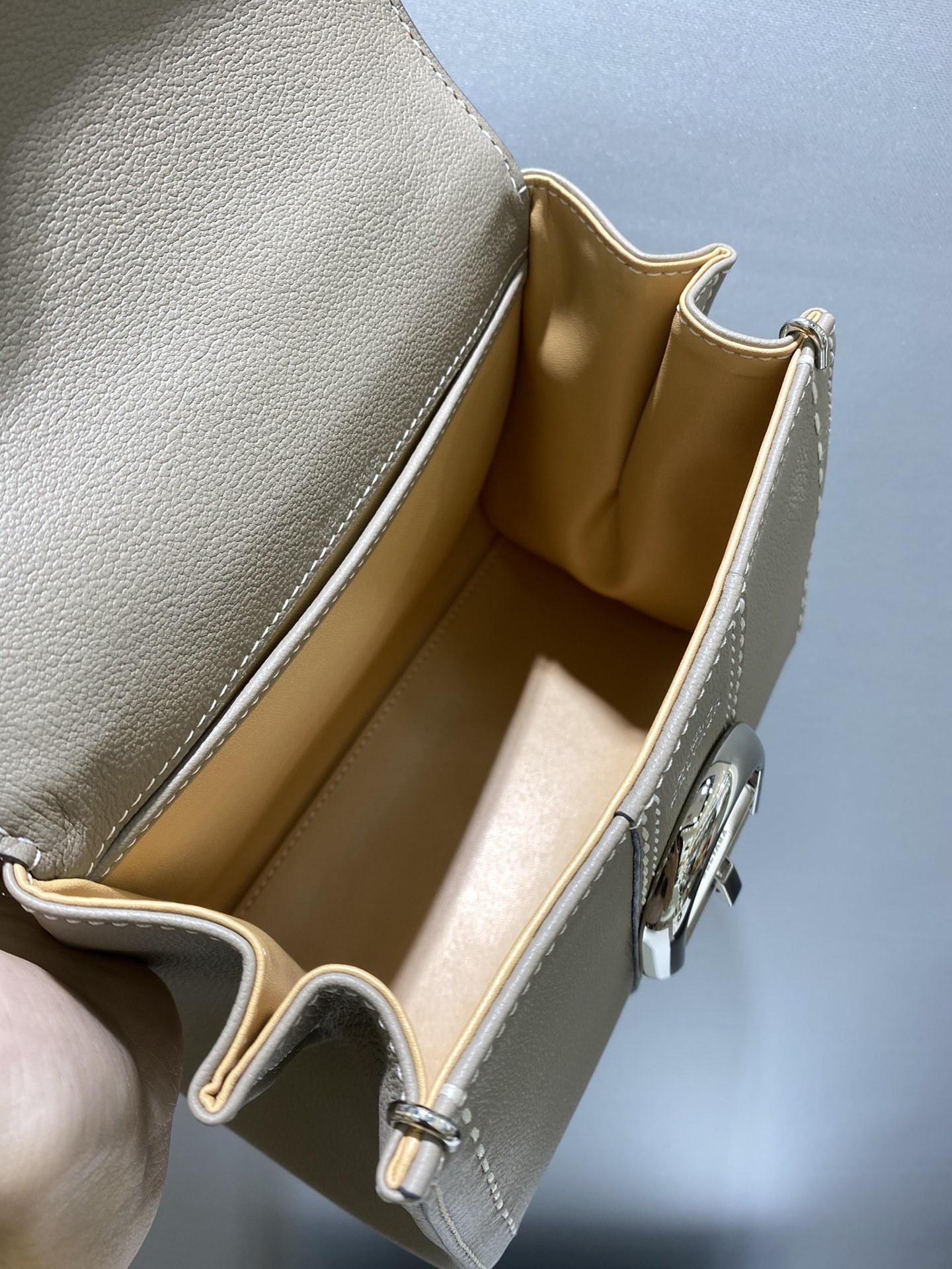 デルヴォー「Delvaux」External Stitch Shoulder Bag