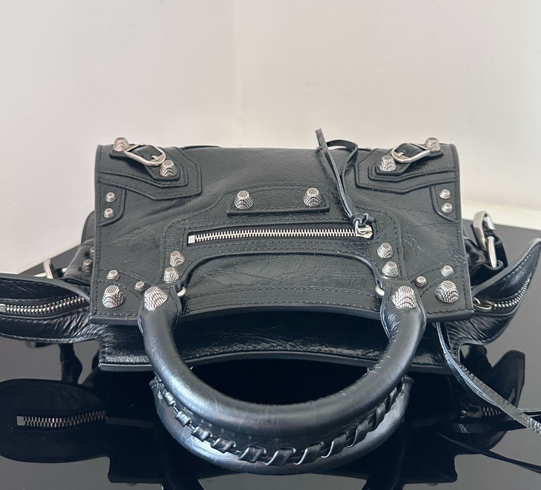 バレンシアガ「Balenciaga」モーターサイクルバッグ