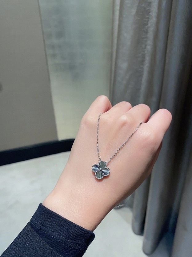 ヴァン クリーフ＆アーペル「Van Cleef & Arpels」ペンダントネックレス