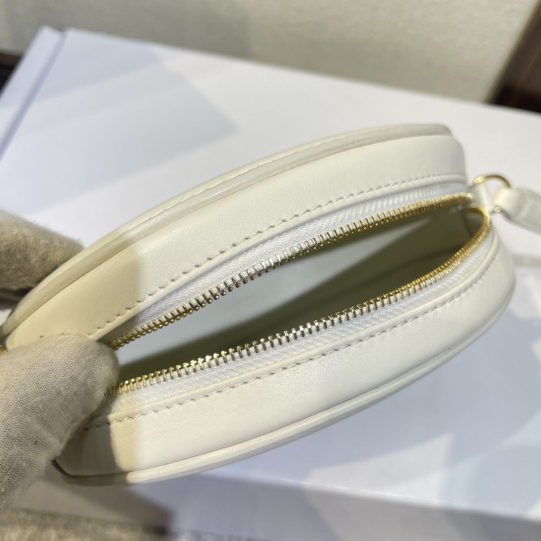 セリーヌ「Celine」TRIOMPHE ミニ ムーンケーキバッグ