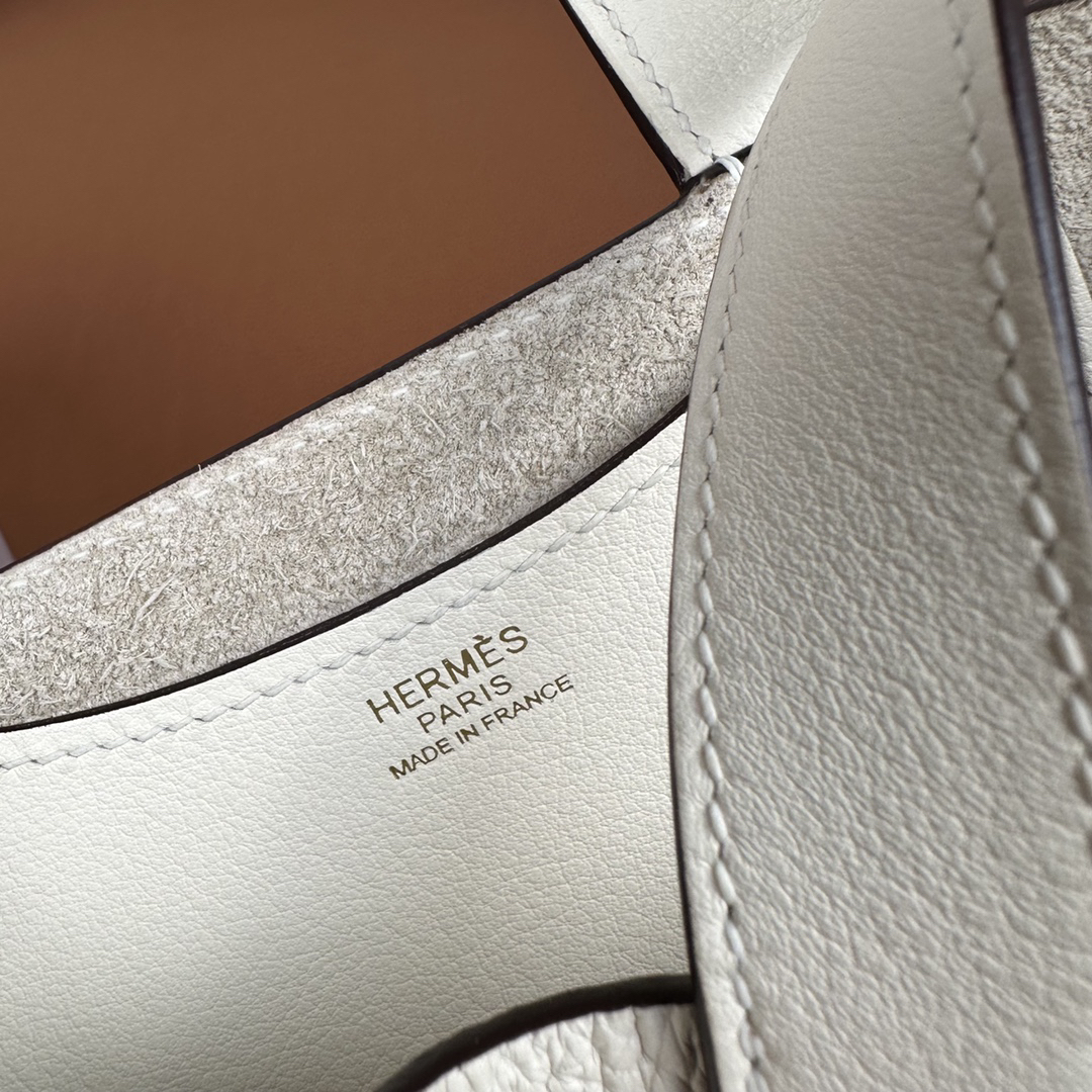 エルメス「Hermès」In-the-Loop 18 ハンドバッグ