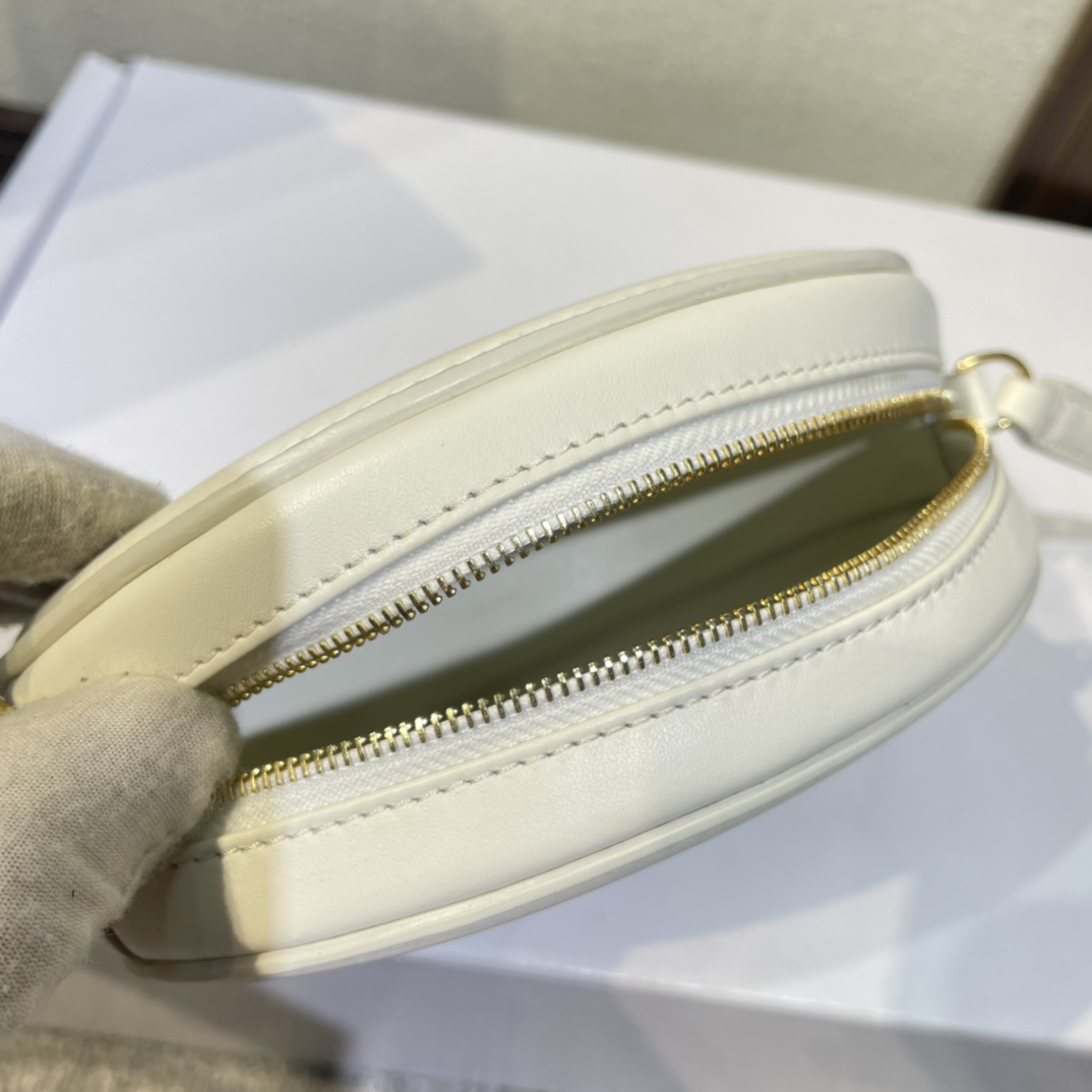 セリーヌ「Celine」TRIOMPHE ミニ ムーンケーキバッグ