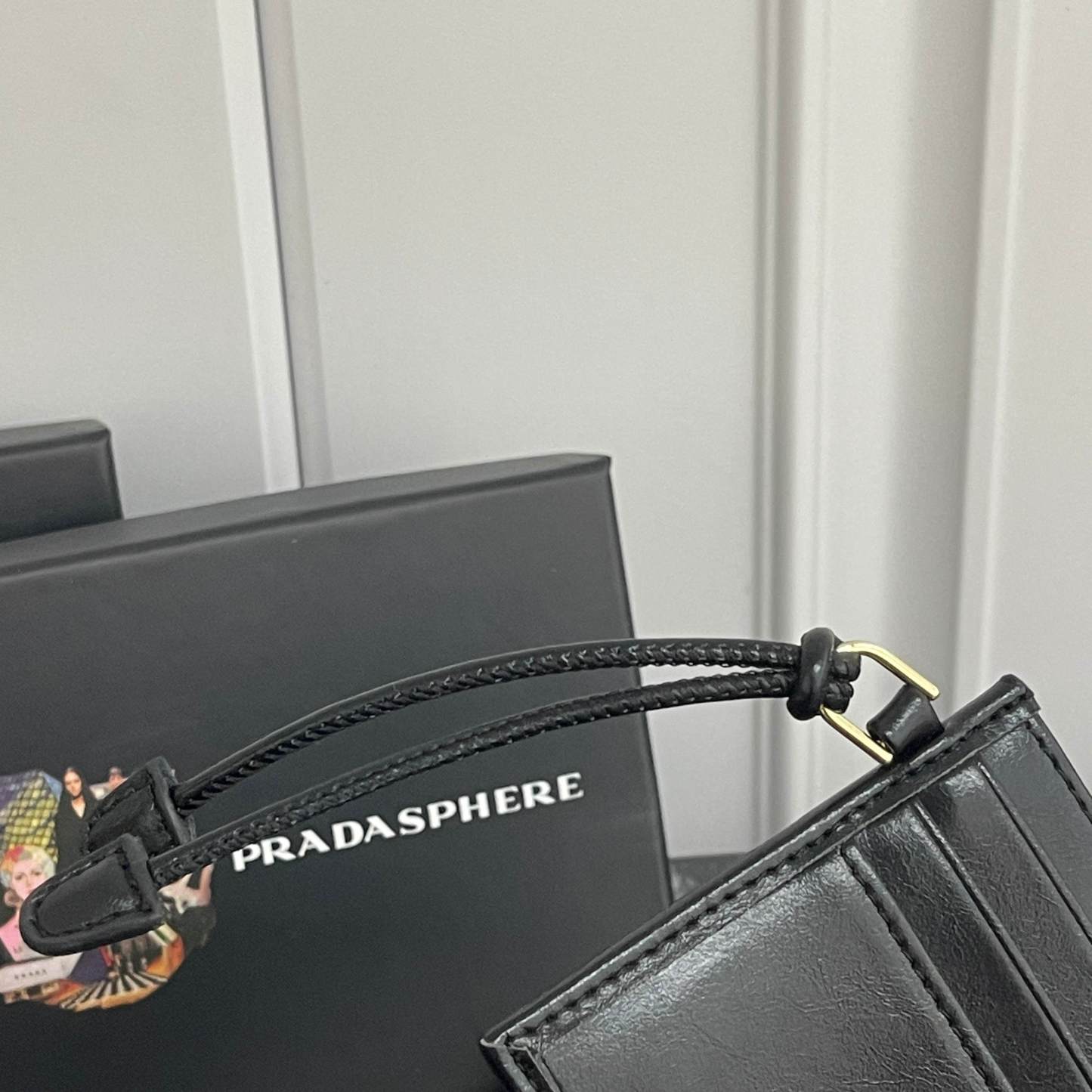 プラダ「Prada」レザーカルディケース
