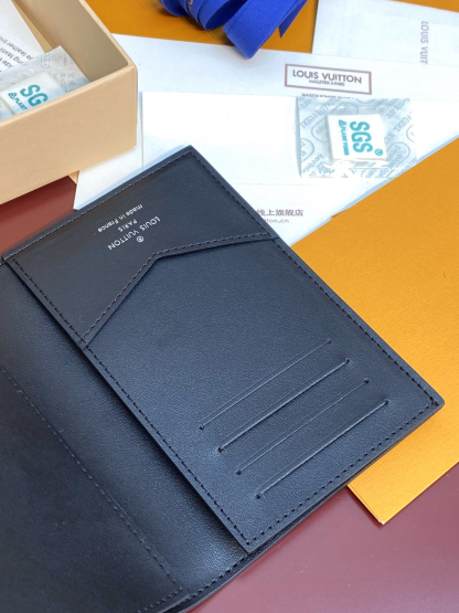 ルイ・ヴィトン「Louis Vuitton」パスポートカバー クーヴェルテュール･パスポール NM