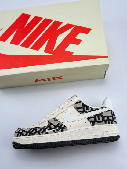 「コラボモデル」Burberry x NikeAir Force 1 Low '07 スニーカー