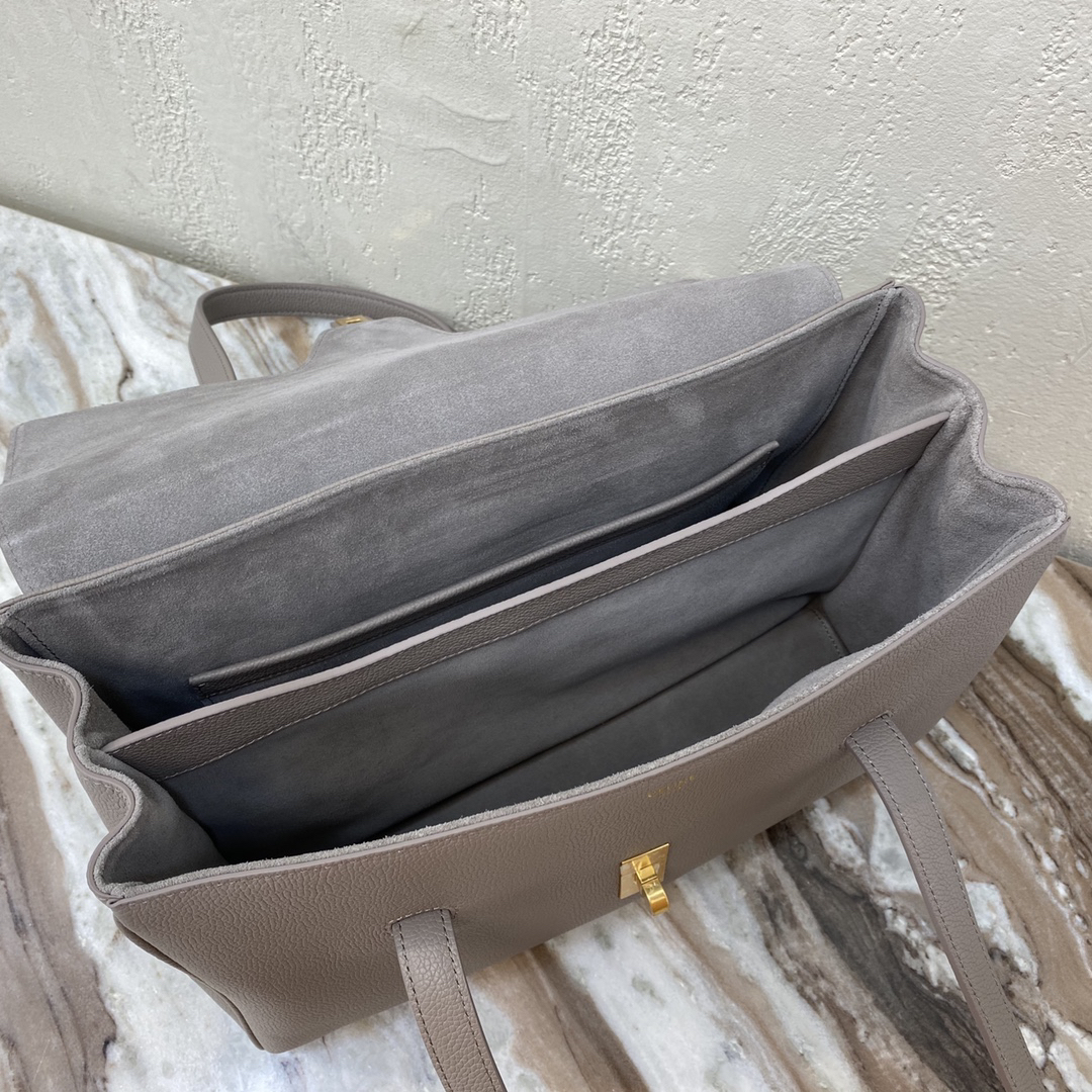 セリーヌ「Celine」SOFT 16 レザー ショルダーバッグ