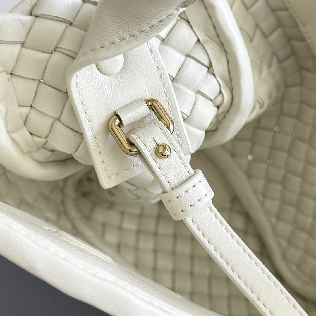 ボッテガ・ヴェネタ「Bottega Veneta」Mini Cobble げバッグ